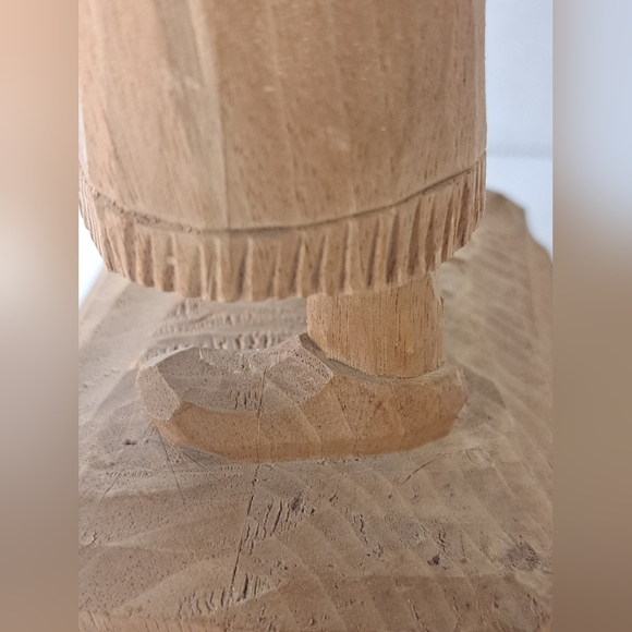 Vintage Caron Hand Carved Peasant Woman Figurine. - Picture 12 of 14